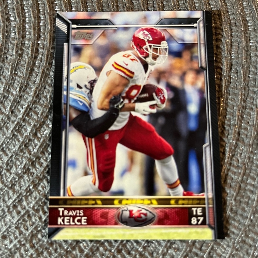 🏈 Travis Kelce 2015 The Topps Company Kansas City Chiefs Card #146